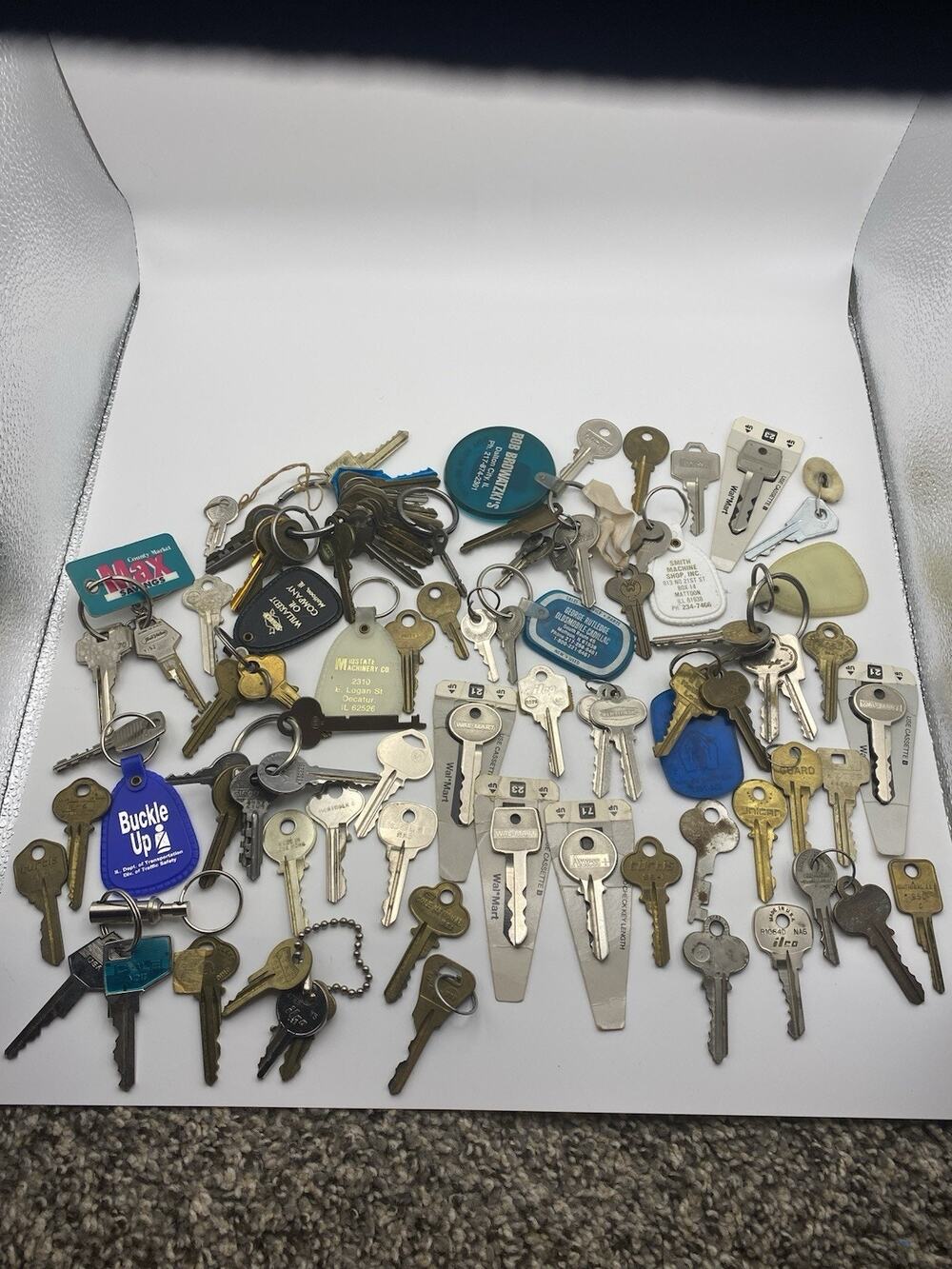 Large Vintage Key Lot Old Keys Keychains Tags Craft Steampunk Jewelry